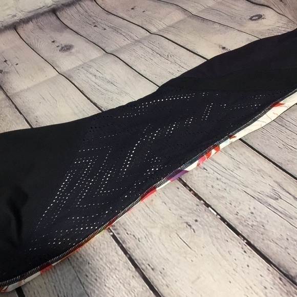 Athleta tropical precision 7/8 laser cut leggings - Picture 5 of 9